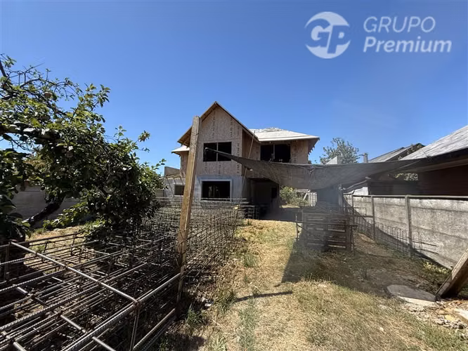 Oficinas + casa nueva en centro de Pitrufquén | 8 privados |
