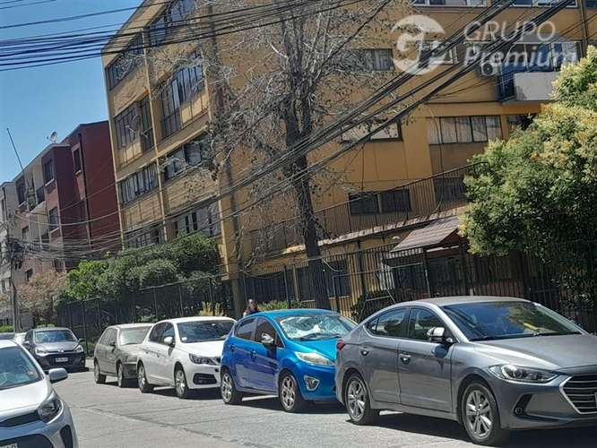 Departamento en venta de 3 dorm. en Ñuñoa, duplex antiguo. - Imagen 2