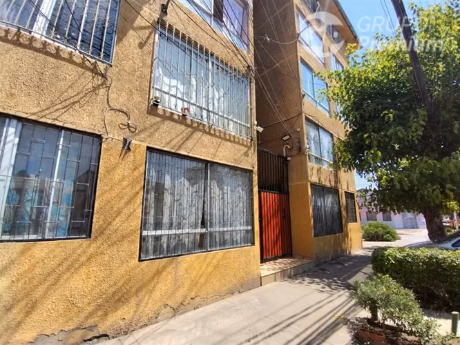 Departamento venta primer piso de 2 dorm. en Quinta Normal