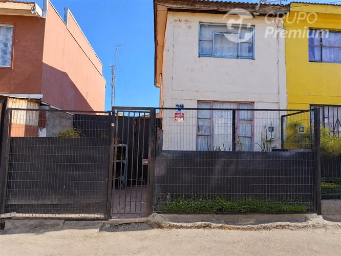 Más amplia de lo que parece Casa de 2 pisos en Sotaquí.