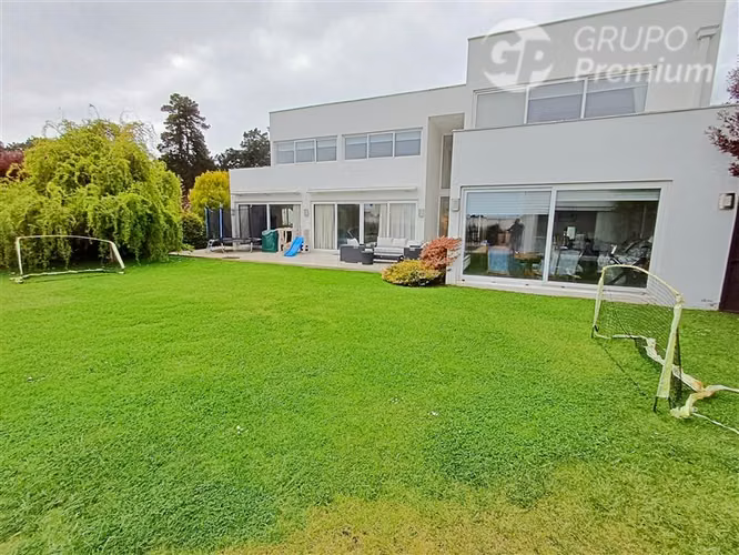 Venta de propiedad en Av. Bosques de Montemar, Concon.