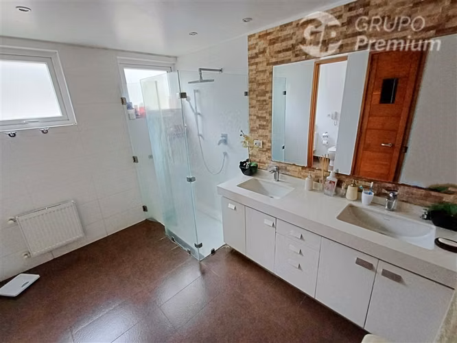 Venta de propiedad en Av. Bosques de Montemar, Concon.