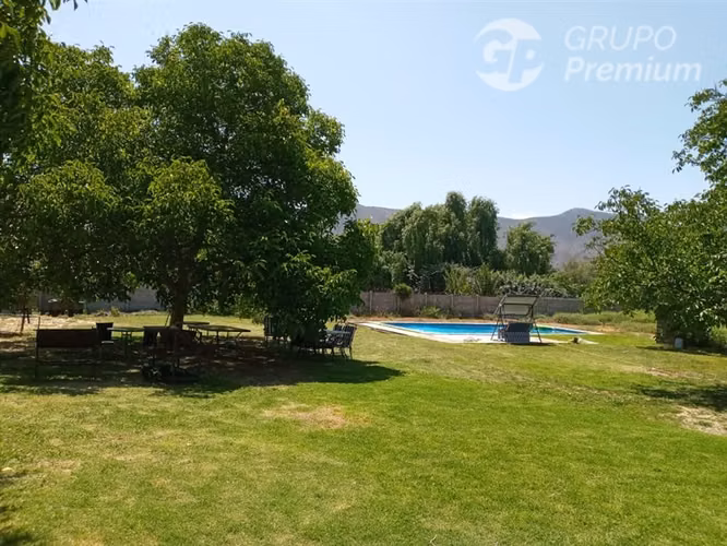Parcela en venta Peñaflor 5D 3B 20E piscina + cabaña árboles