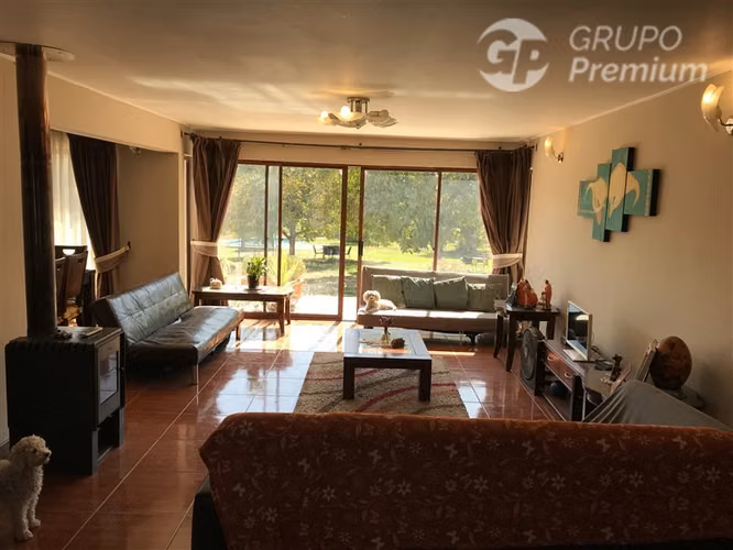 Parcela en venta Peñaflor 5D 3B 20E piscina + cabaña árboles