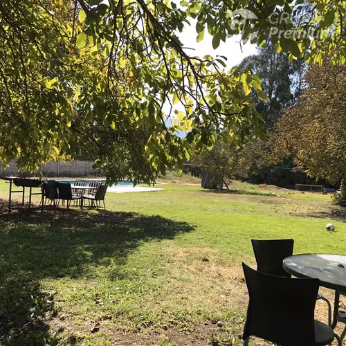 Parcela en venta Peñaflor 5D 3B 20E piscina + cabaña árboles