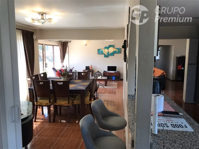 Parcela en venta Peñaflor 5D 3B 20E piscina + cabaña árboles