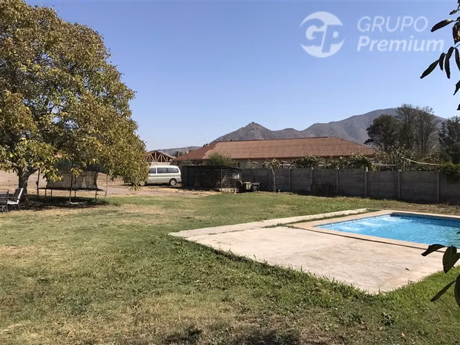 Parcela en venta Peñaflor 5D 3B 20E piscina + cabaña árboles
