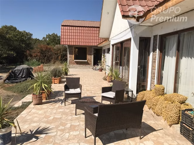 Parcela en venta Peñaflor 5D 3B 20E piscina + cabaña árboles
