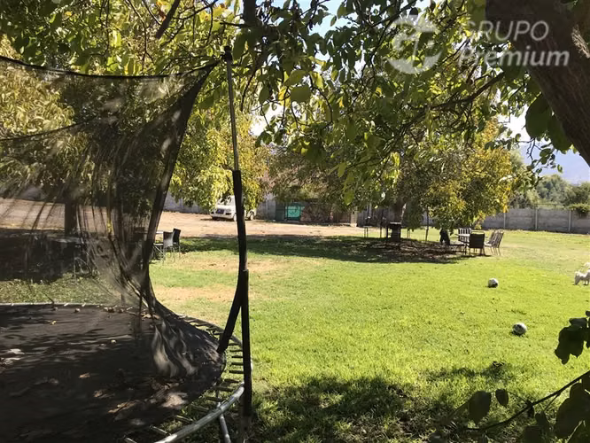 Parcela en venta Peñaflor 5D 3B 20E piscina + cabaña árboles