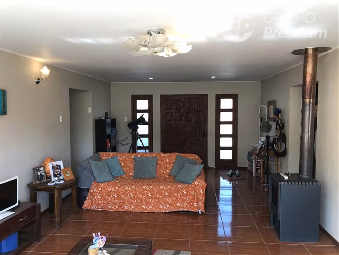 Parcela en venta Peñaflor 5D 3B 20E piscina + cabaña árboles