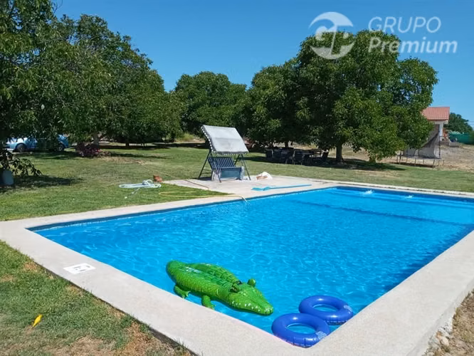 Parcela en venta Peñaflor 5D 3B 20E piscina + cabaña árboles