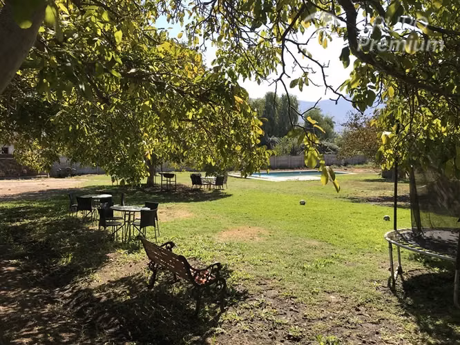 Parcela en venta Peñaflor 5D 3B 20E piscina + cabaña árboles