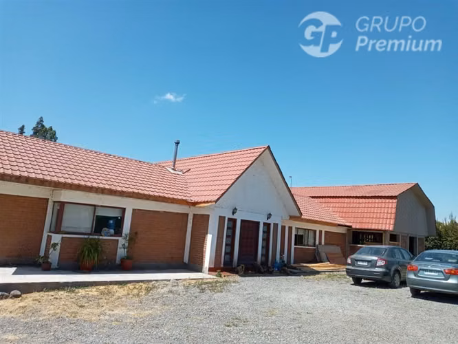 Parcela en venta Peñaflor 5D 3B 20E piscina + cabaña árboles