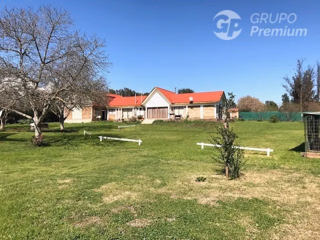 Parcela en venta Peñaflor 5D 3B 20E piscina + cabaña árboles