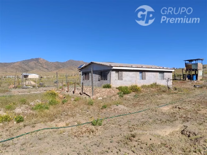 Parcela 9400 M2 con casa en venta en Vallenar (Ruta 5 norte)