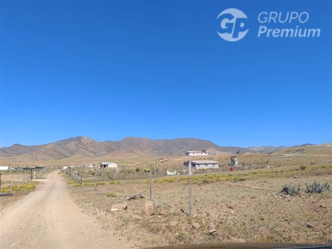 Parcela 9400 M2 con casa en venta en Vallenar (Ruta 5 norte)