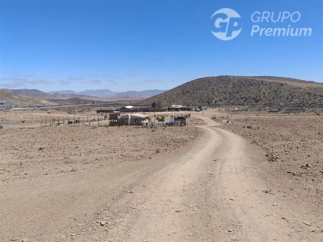 Parcela 9400 M2 con casa en venta en Vallenar (Ruta 5 norte)