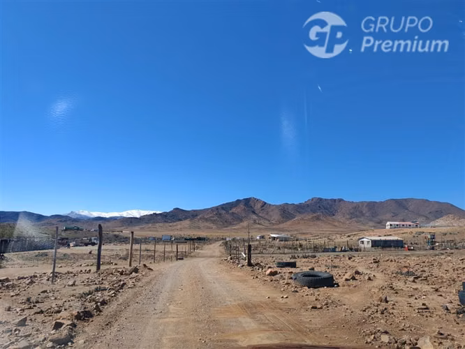 Parcela 9400 M2 con casa en venta en Vallenar (Ruta 5 norte)