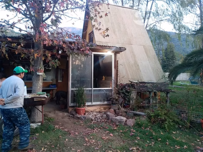 Parcela en venta 5900 mt2 terreno y 196 mt2 de constr. util