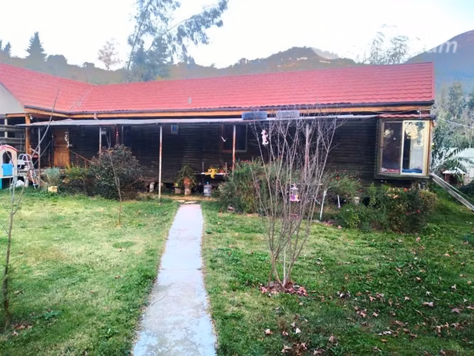 Parcela en venta 5900 mt2 terreno y 196 mt2 de constr. util