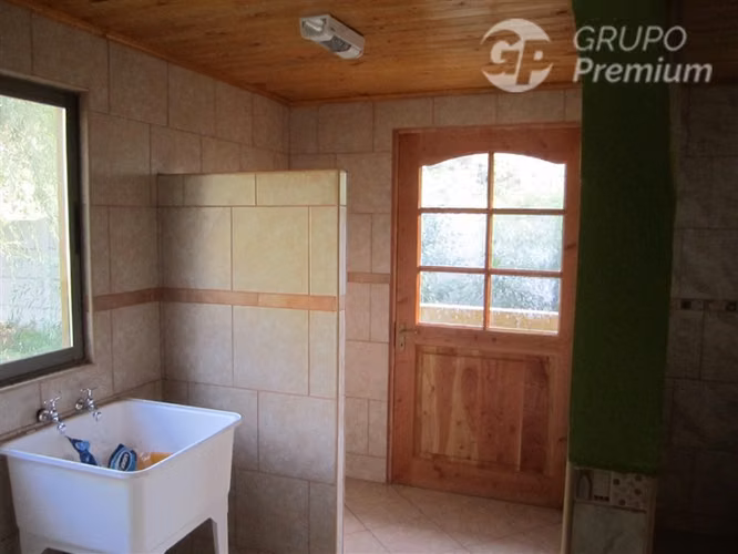 Parcela en venta 5900 mt2 terreno y 196 mt2 de constr. util