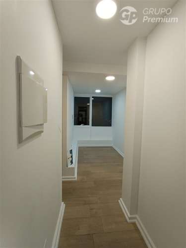 Arriendo oficina top de linea Edif. Atrium 1estacionamiento.