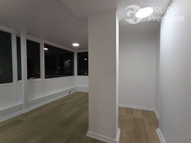 Arriendo oficina top de linea Edif. Atrium 1estacionamiento.