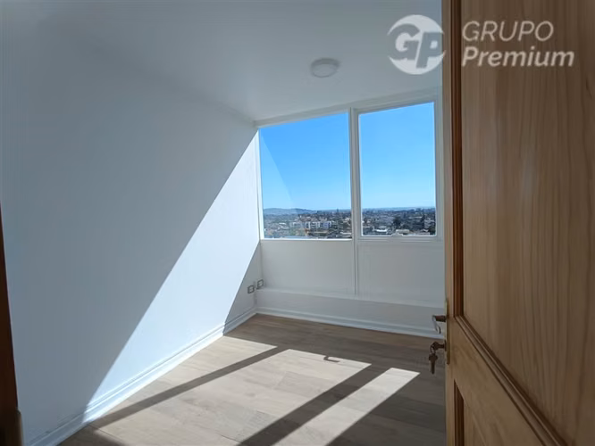 Arriendo oficina top de linea Edif. Atrium 1estacionamiento.