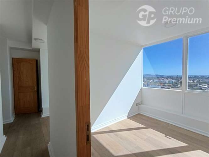 Arriendo oficina top de linea Edif. Atrium 1estacionamiento.
