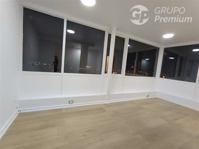Arriendo oficina top de linea Edif. Atrium 1estacionamiento.