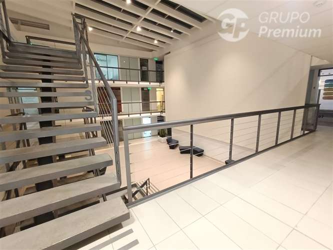 Arriendo oficina top de linea Edif. Atrium 1estacionamiento.