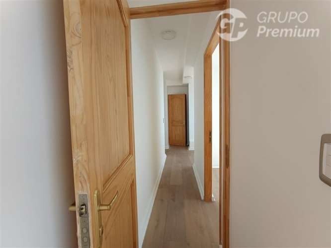 Arriendo oficina top de linea Edif. Atrium 1estacionamiento.