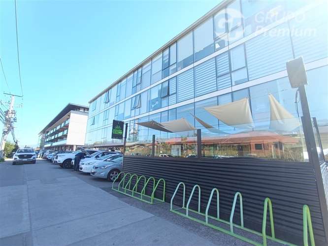 Arriendo oficina top de linea Edif. Atrium 1estacionamiento.