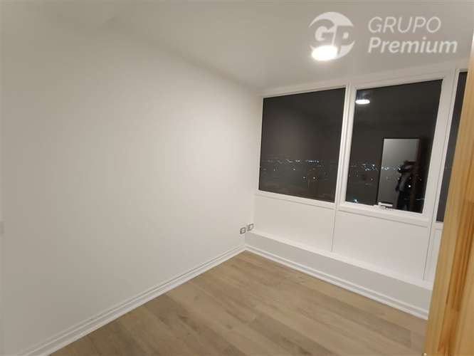 Arriendo oficina top de linea Edif. Atrium 1estacionamiento.
