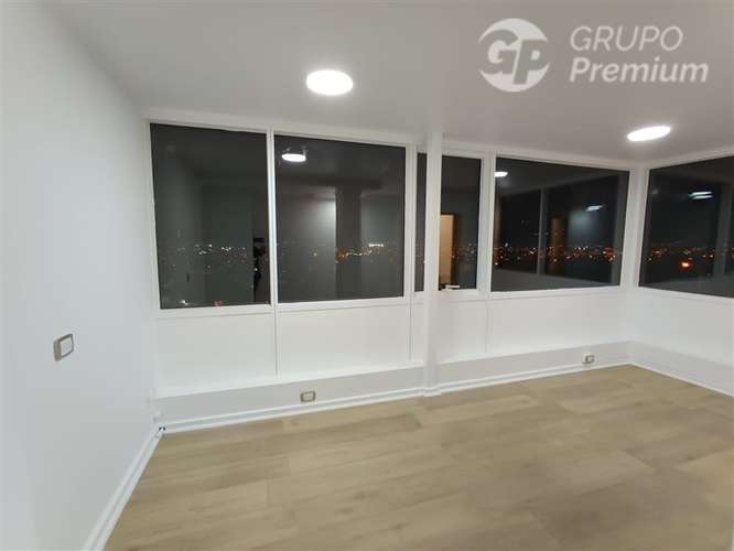 Arriendo oficina top de linea Edif. Atrium 1estacionamiento.