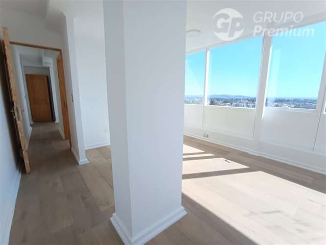 Arriendo oficina top de linea Edif. Atrium 1estacionamiento.