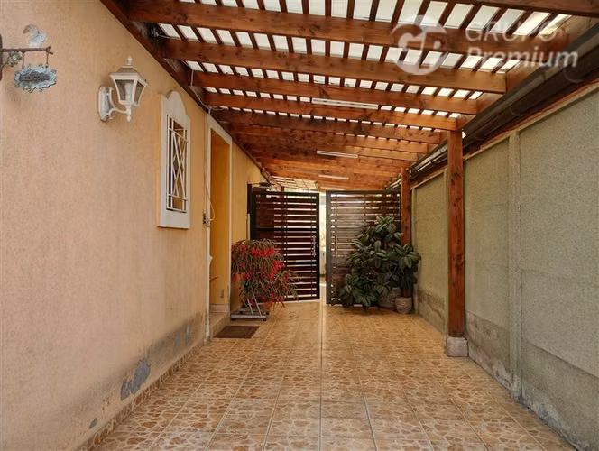Casa pareada de 4D 3B, 3 pisos, 139/175 m2, La Florida
