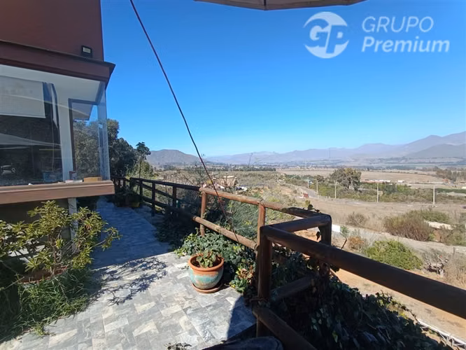 Vendo hermosa casa fundo loreto140mt2 5005 mt2 terreno 4D3B
