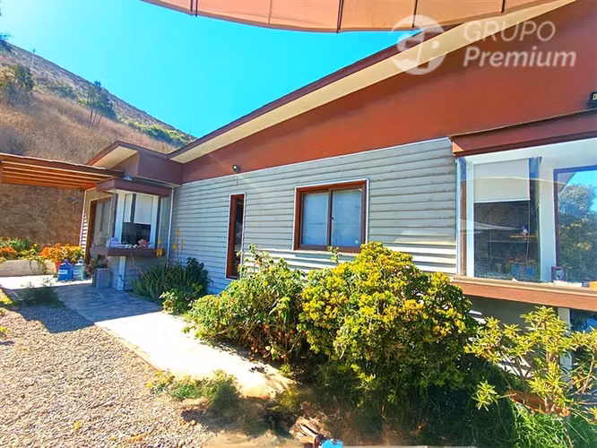 Vendo hermosa casa fundo loreto140mt2 5005 mt2 terreno 4D3B