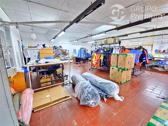 Propiedad industrial 970 m en venta a pasos de M. Einstein