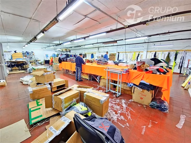 Propiedad industrial 970 m en venta a pasos de M. Einstein