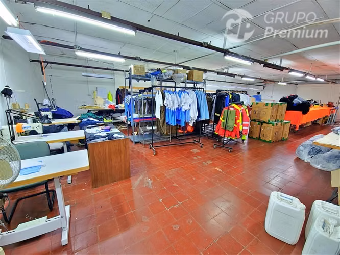 Propiedad industrial 970 m en venta a pasos de M. Einstein
