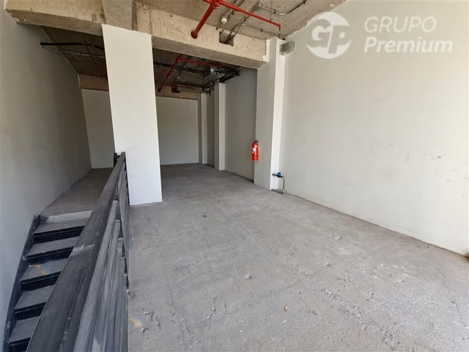 Local Comercial en arriendo en Vitacura 165 M2