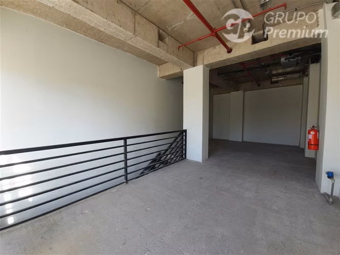 Local Comercial en arriendo en Vitacura 165 M2