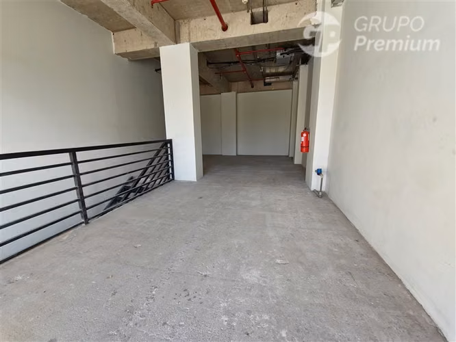 Local Comercial en arriendo en Vitacura 165 M2