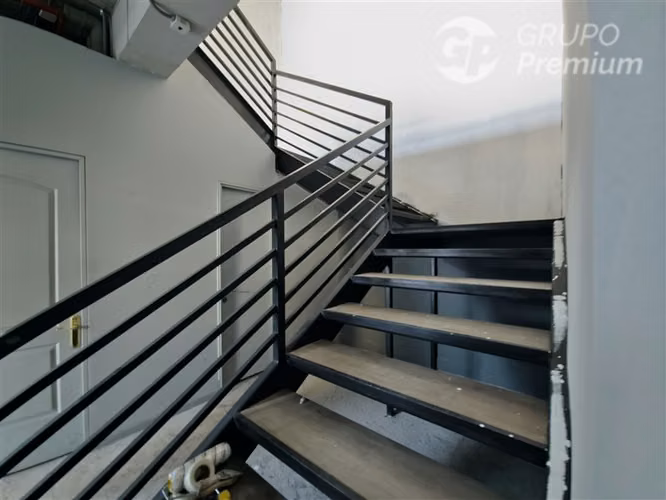 Local Comercial en arriendo en Vitacura 165 M2