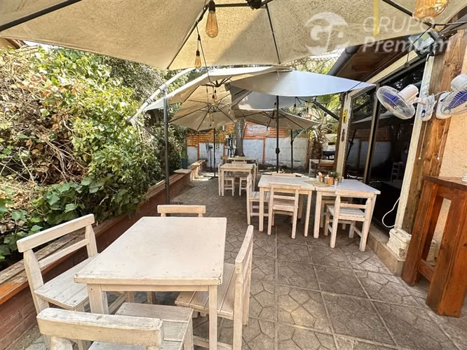 LOCAL COMERCIAL CON RESTAURANTE OPERATIVO Y ALTA VISIBILIDAD