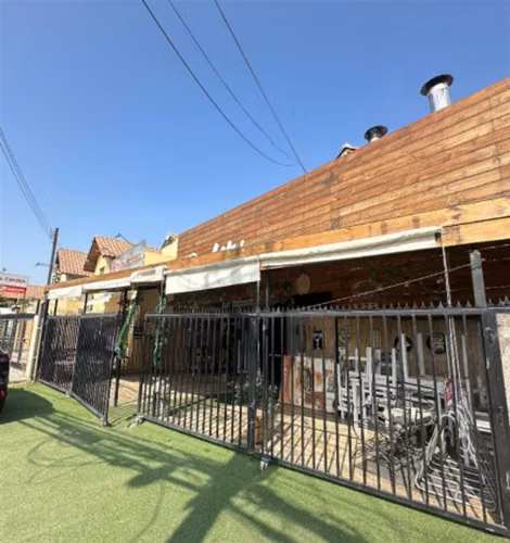 LOCAL COMERCIAL CON RESTAURANTE OPERATIVO Y ALTA VISIBILIDAD