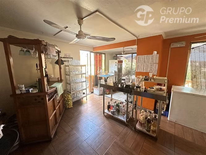 LOCAL COMERCIAL CON RESTAURANTE OPERATIVO Y ALTA VISIBILIDAD