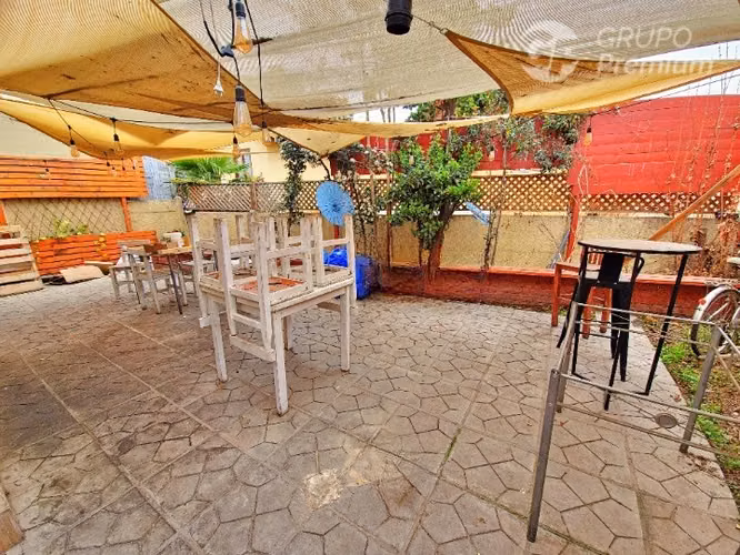 LOCAL COMERCIAL CON RESTAURANTE OPERATIVO Y ALTA VISIBILIDAD